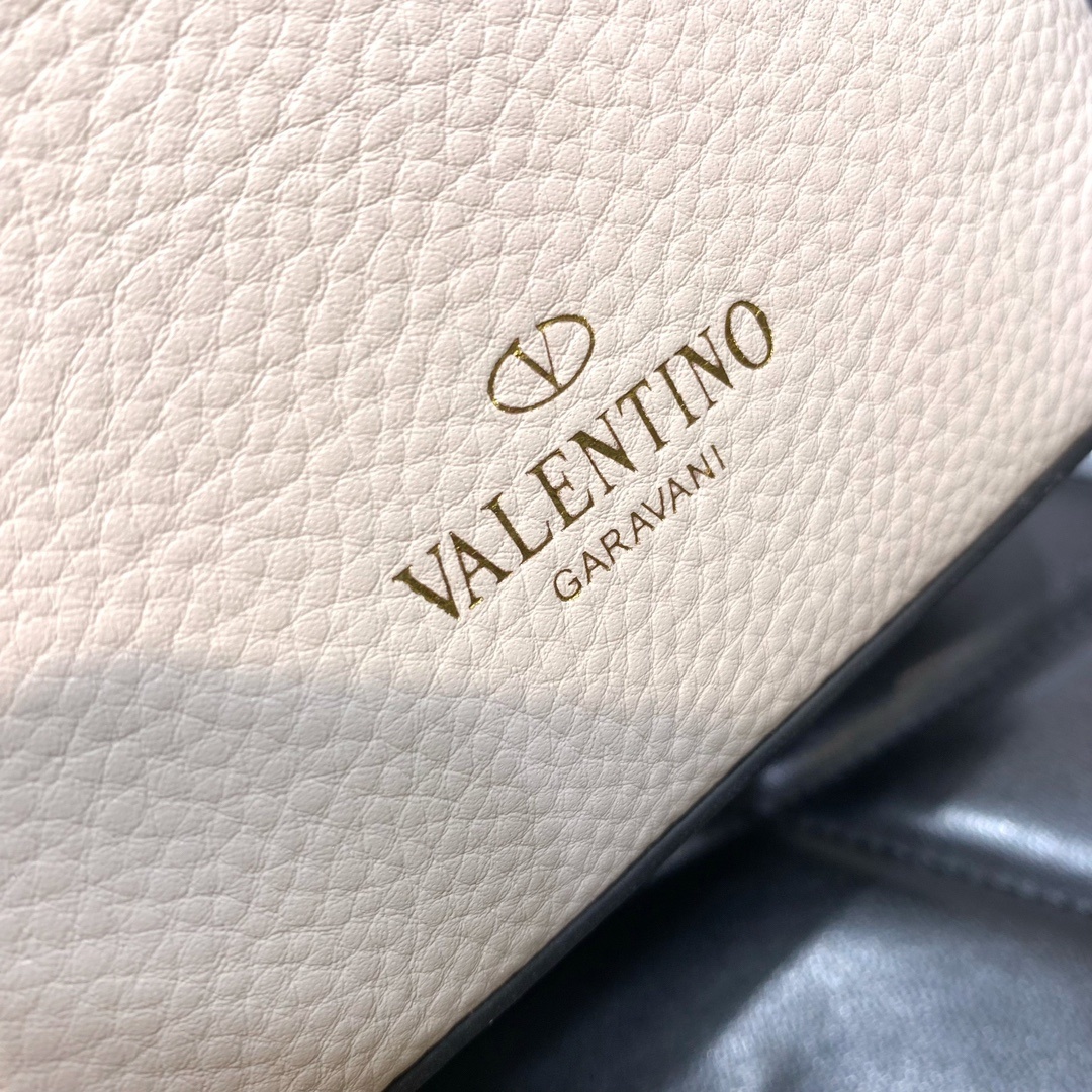 Valentino Garavani Rockstud Bucket Bag in Ivory Grainy Calfskin